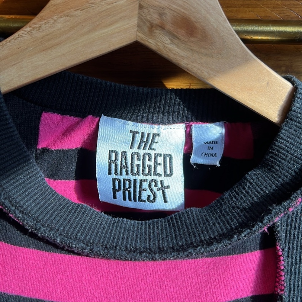 THE RAGGED PRIEST Y2K Vibes Multicolor Punch Patchwork along Sleeve Crop Top - Picture 7 of 7